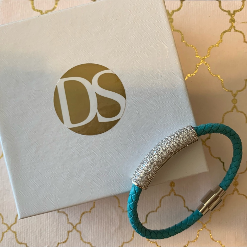 💕Daniela Swaebe Blue & Silver Leather Bracelet